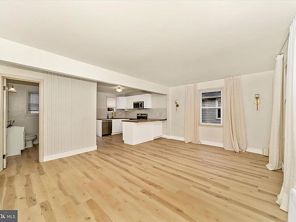 5th image of 605 Rosemere Ave