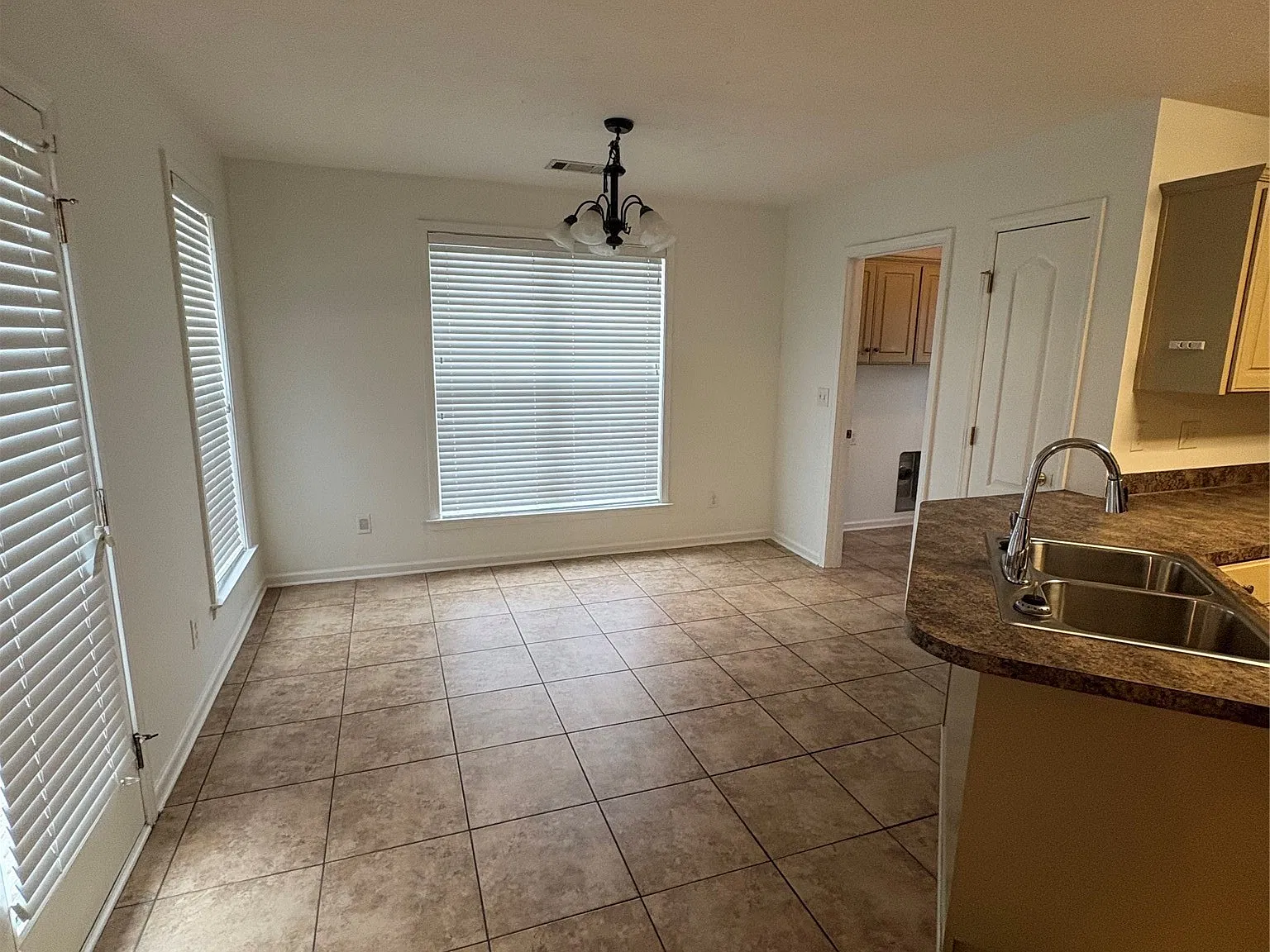 4 bed, 2.0 bath, 1694 sqft, $2,000 — Photo 4