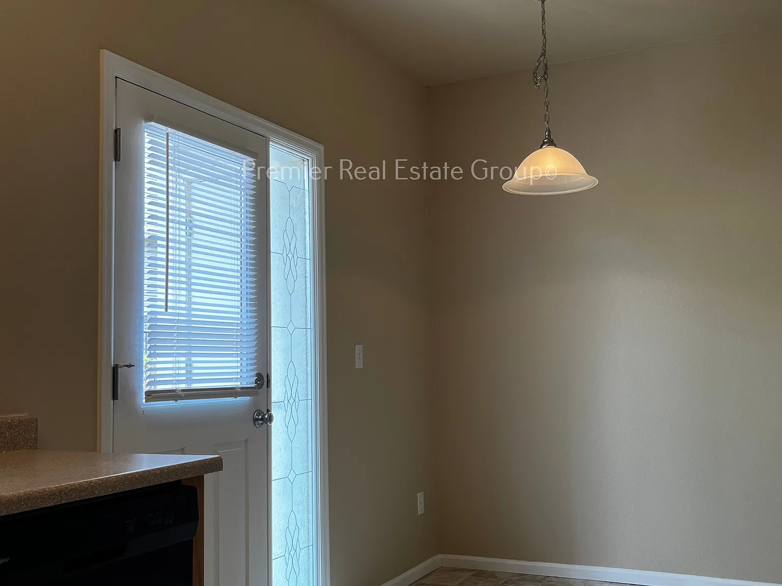 2 bed, 1.5 bath, 1186 sqft, $1,650 — Photo 4