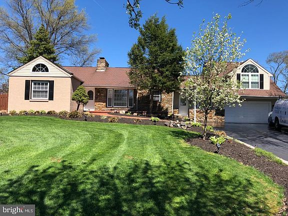 2nd image of 1219 Caledonia Dr