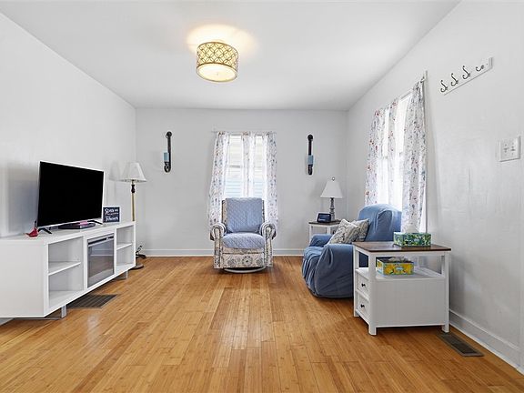 5th image of 118 Homewood Ave