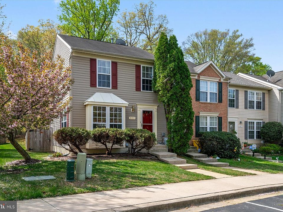 1st image of 923 Deerberry Ct