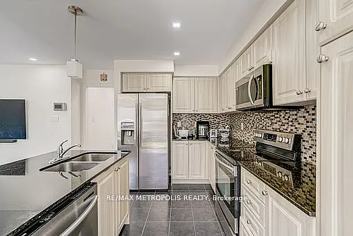 55 Formosa Ave — Photo 11