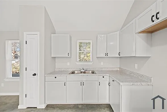 1150 Melrose St — Photo 5