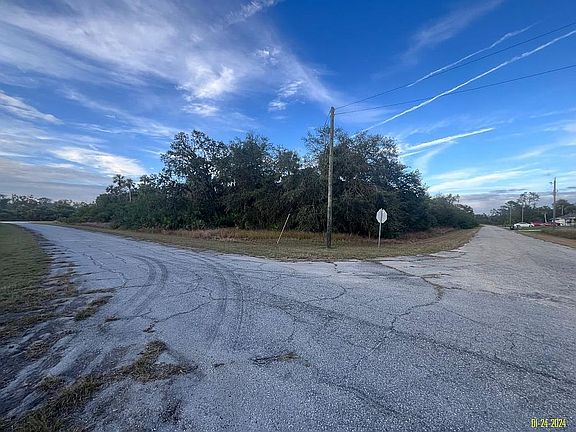 3rd image of Blackwood Cir