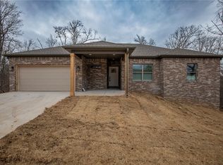 11 Stringer Ln, Bella Vista, AR 72714