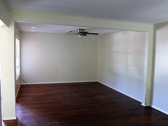 3rd image of 2806 Denise Dr