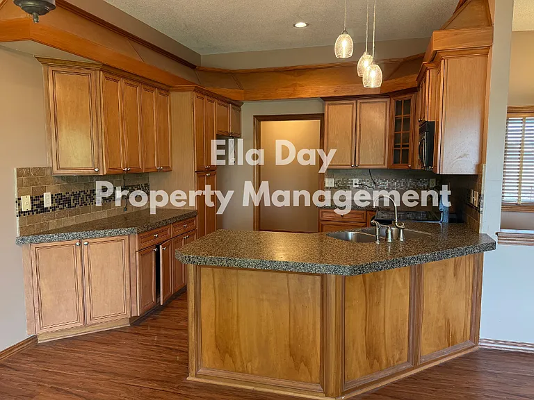 3025 N Triple Creek Dr — Photo 4