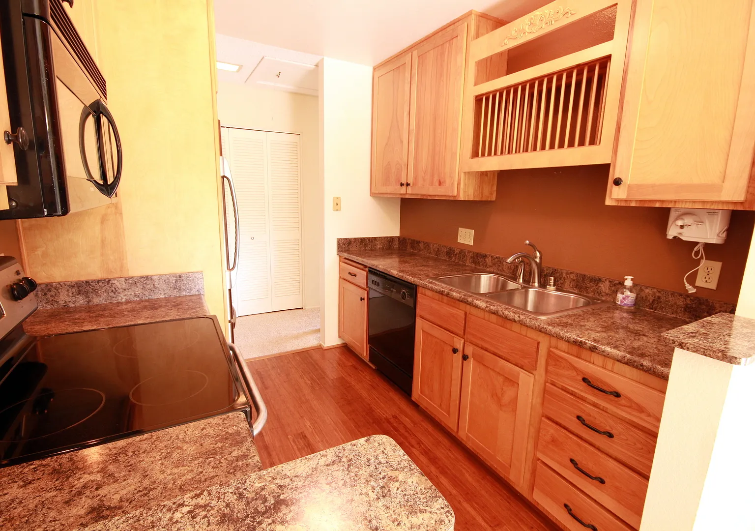 Updated 2 Bedroom Condo in UTC La Jolla Colony — Photo 4