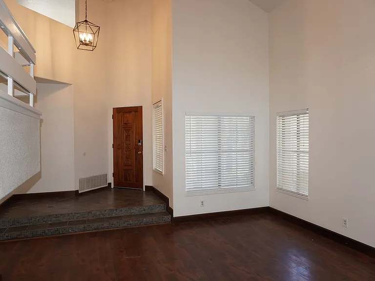 10386 Meadow Creek Dr — Photo 8