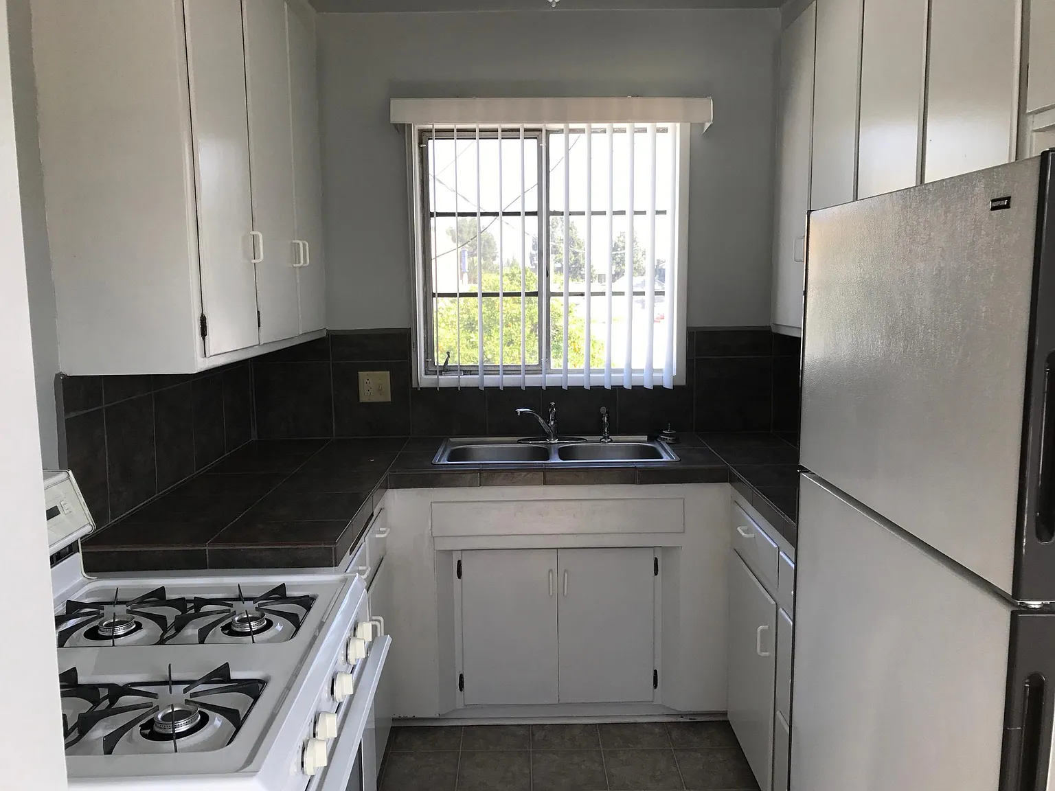 2 bed, 975 sqft, $2,975 — Photo 4