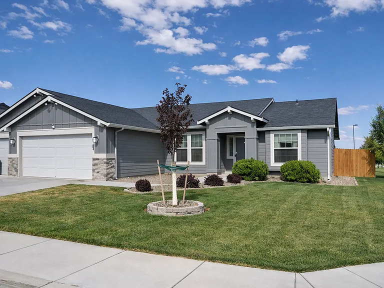 1720 SW Gabar Ct — Photo 1