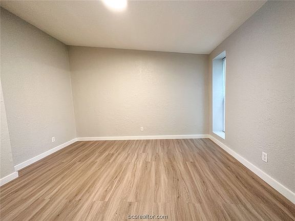 5th image of 909 Westview Cir