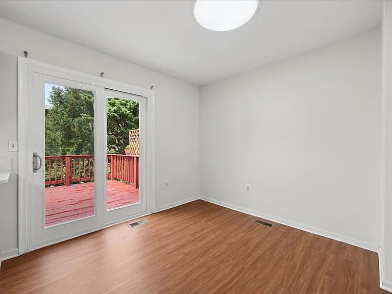 442 Blossom Ln — Photo 12