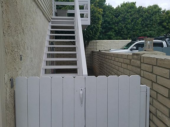 Entrance with fenced back area