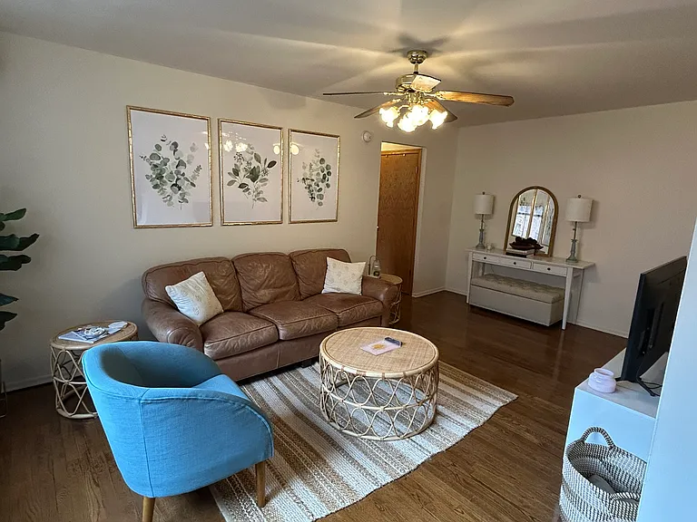531 W Deming Place — Photo 3