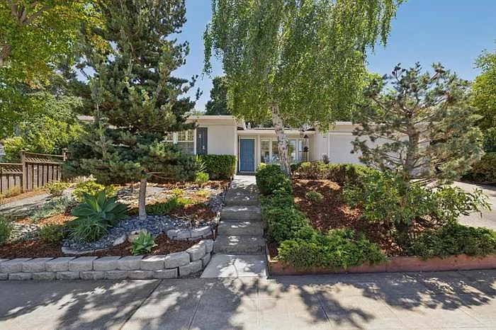 321 La Casa Ave — Photo 4