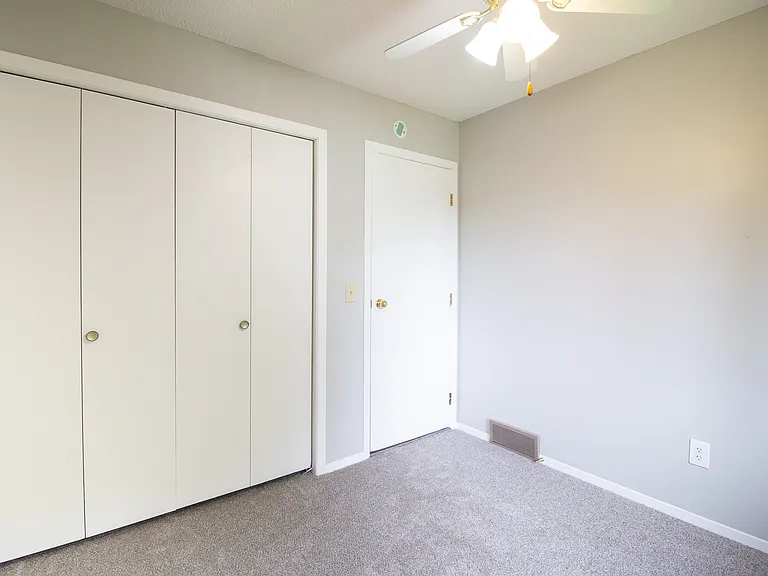 1000 S Lakota Ave — Photo 7