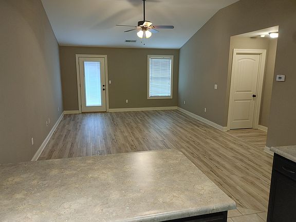 5th image of 6048 Lauren Ln