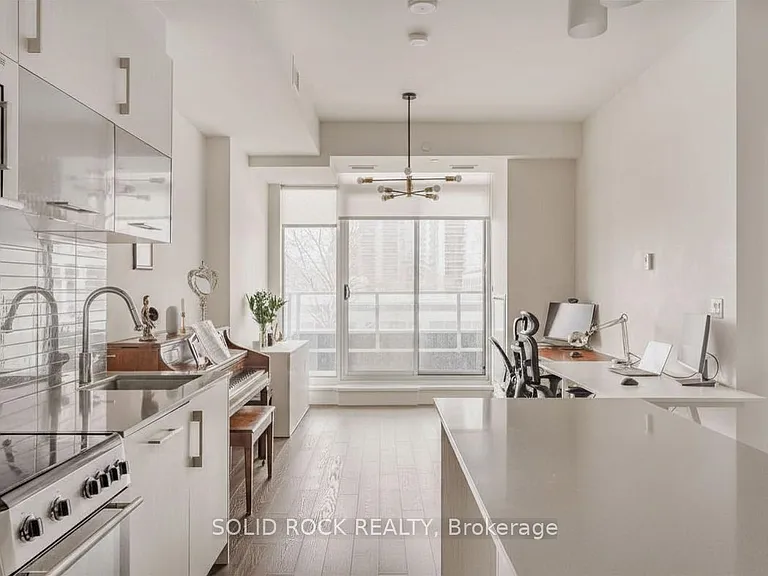255 Bay St #318 — Photo 5