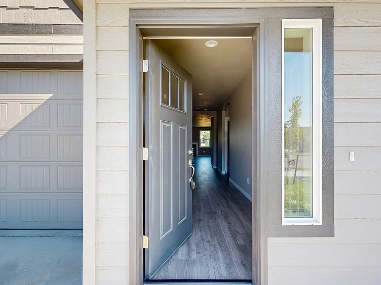 1189 Ava St — Photo 2