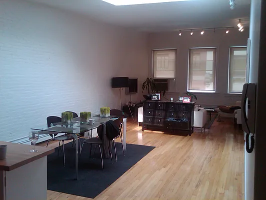 Rented by Tabak Real Estate | media 18