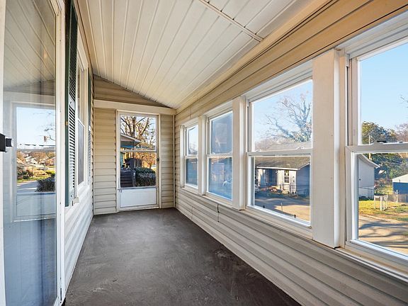 3rd image of 33 Ross St