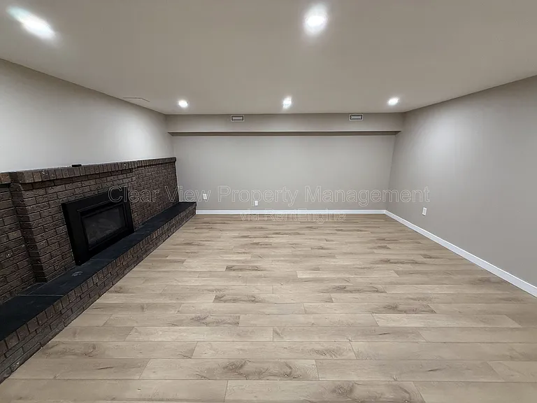 18 Trinity Pl W — Photo 24