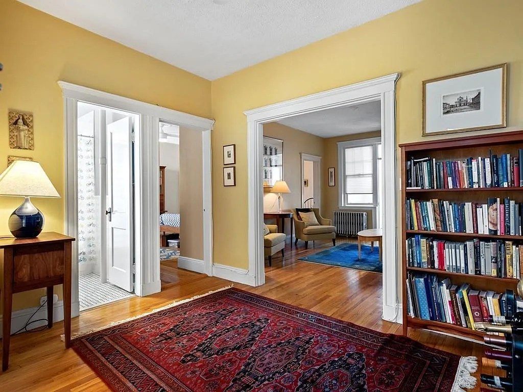 2 bed, 907 sqft, $2,600 — Photo 2