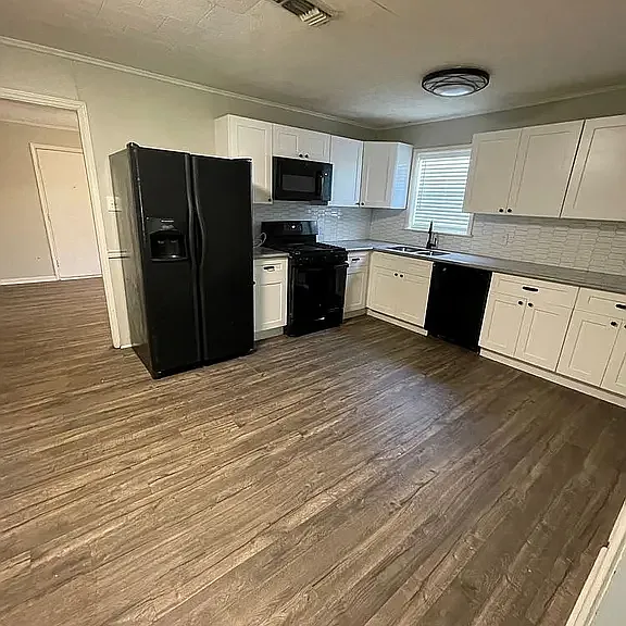 6352 Diamond Ave — Photo 4