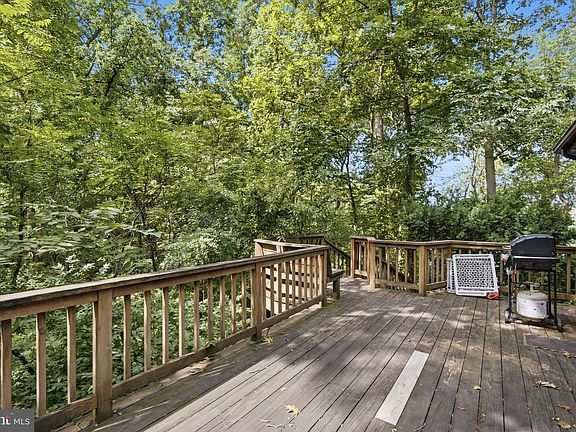 4th image of 32745 Hunt Ln