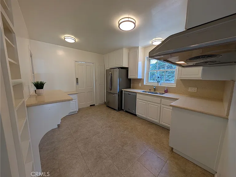 582 N Sunnyslope Ave — Photo 14