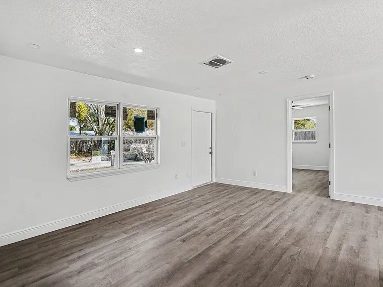 5240 Sutton Ave — Photo 5