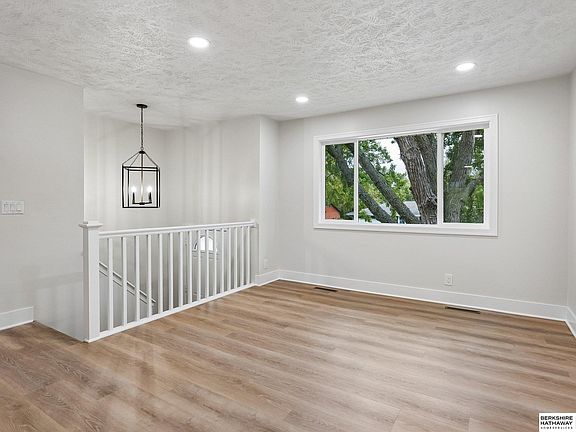 4th image of 6318 S 135th St
