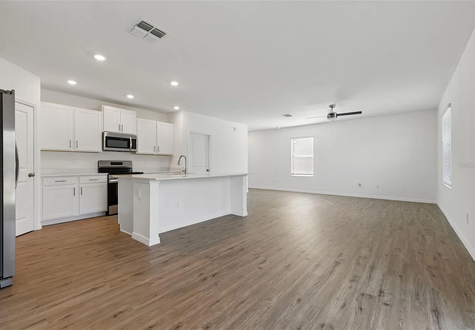 4 bed, 1872 sqft, $2,800 — Photo 2