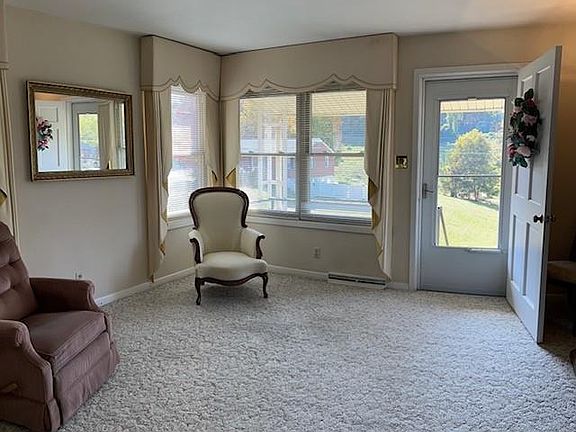 4th image of 1214 Greenwood Dr