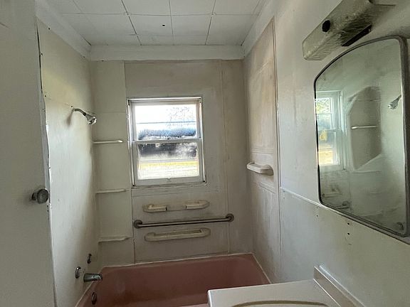 3rd image of 109 S Wald Ave