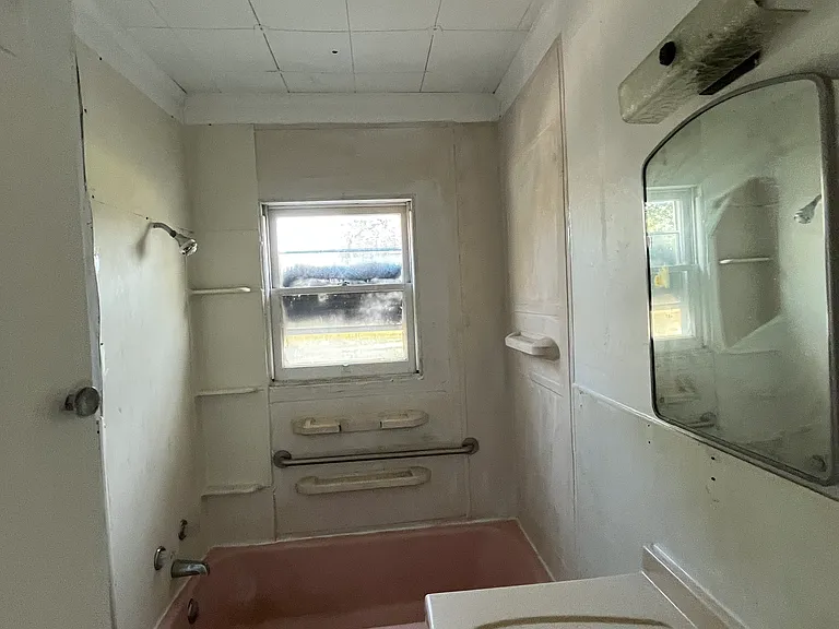 109 S Wald Ave — Photo 3