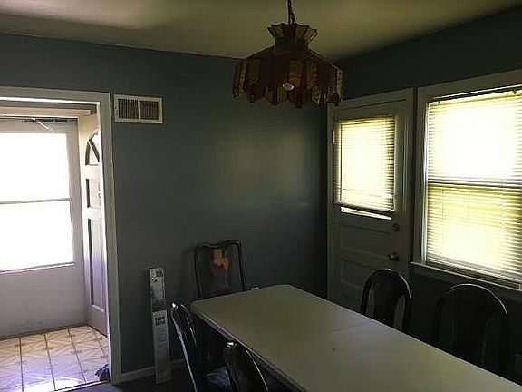 3rd image of 527 N Topping Ave