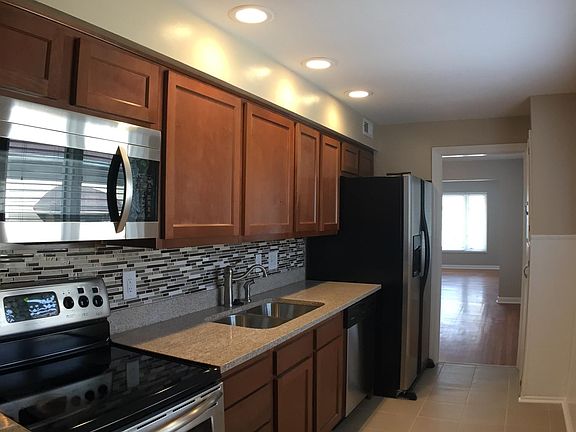 2nd image of 66 Wiltshire Blvd