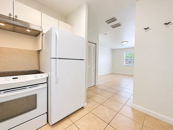 5th image of 567 NE 82nd St #6