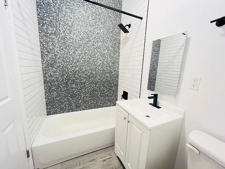 1056 S Normandie Ave — Photo 15