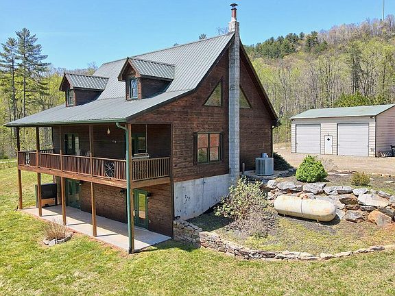 2nd image of 1351 Garland Dr