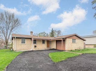 224 Pinecroft Dr, Roselle, IL 60172