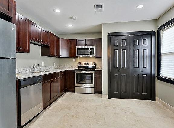 4th image of 612 Harang Ave