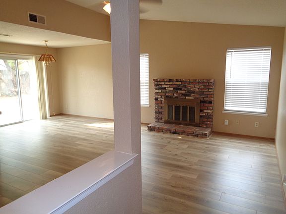 2nd image of 1703 Brookglen Dr