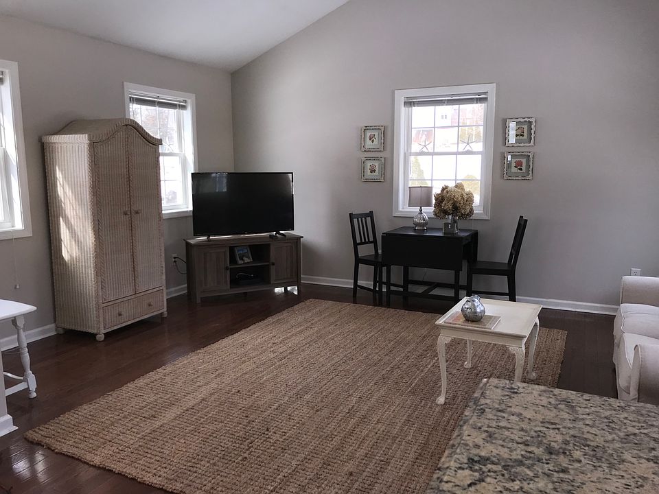 6 Manor Rd, Guilford, CT 06437 Zillow