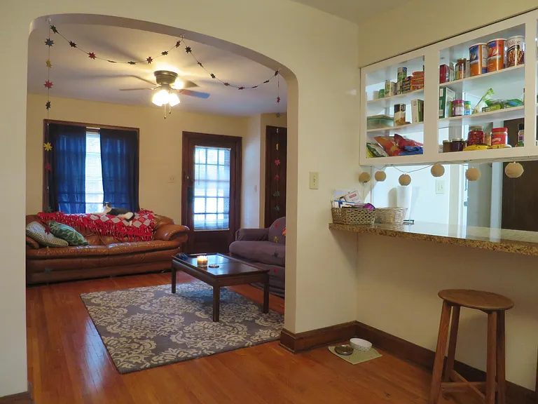 2686 Indianola Ave — Photo 4