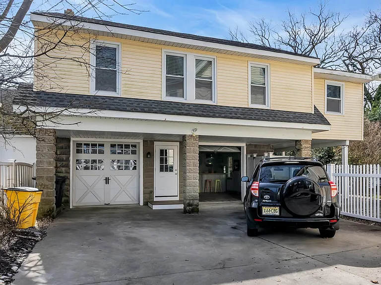 308 Hume St — Photo 1