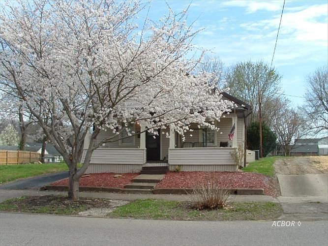 1st image of 86 Pine St